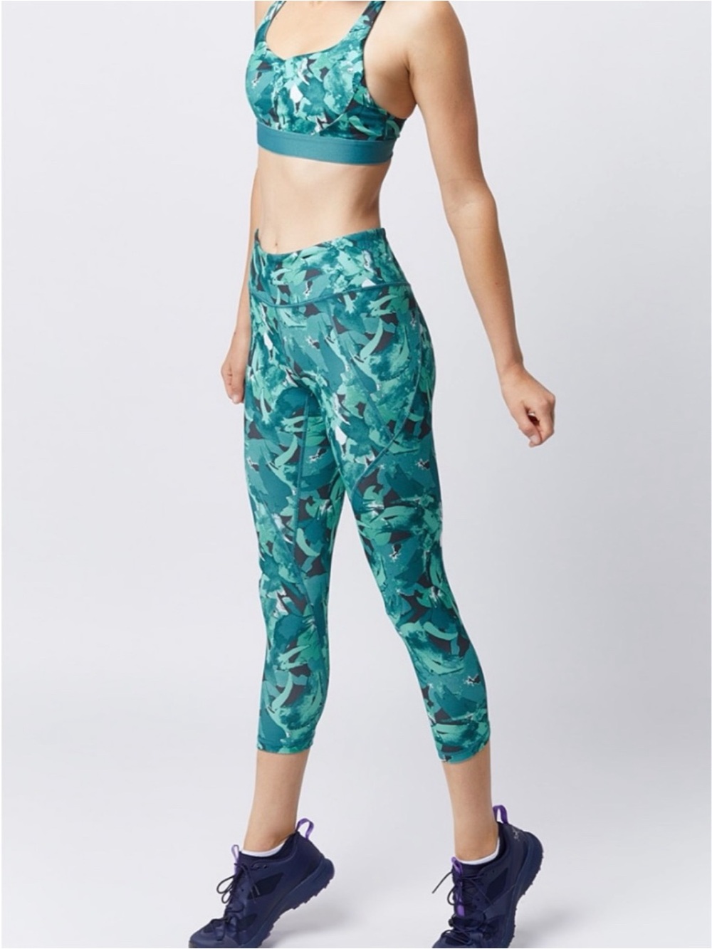 Patagonia “Centered Crops” teal abstract print athletic leggings (small)